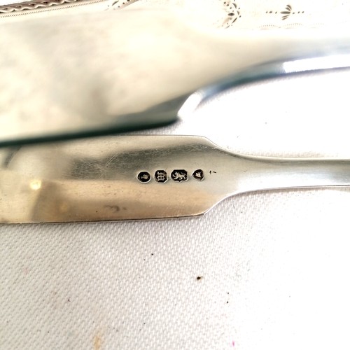 817 - 2 x silver sugar nips (inc Georgian) t/w 5 x silver spoons ~ total weight 125g