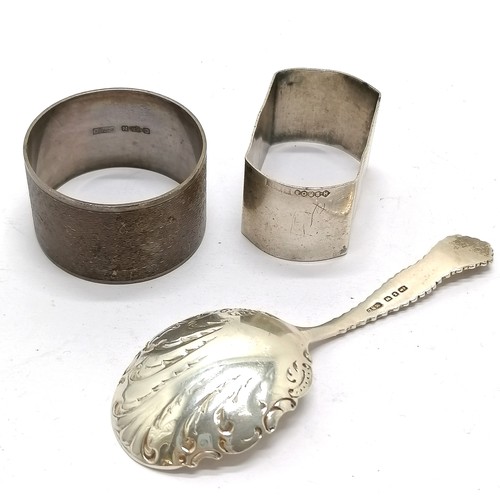 830 - 1899 silver caddy spoon by George Edwin Walton & Co Ltd - 10.5cm long t/w  2 x silver napkin rings (... 