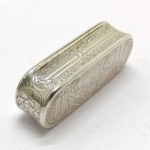 831 - 1848 Victorian silver snuff box with original gilt interior by David Pettifer - 8cm across & 76g - i... 