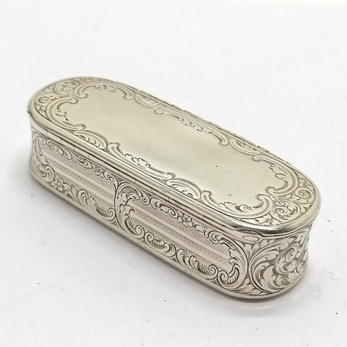 831 - 1848 Victorian silver snuff box with original gilt interior by David Pettifer - 8cm across & 76g - i... 