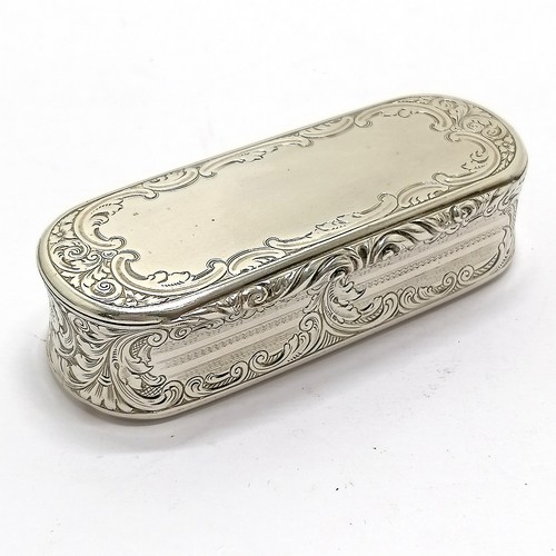 831 - 1848 Victorian silver snuff box with original gilt interior by David Pettifer - 8cm across & 76g - i... 