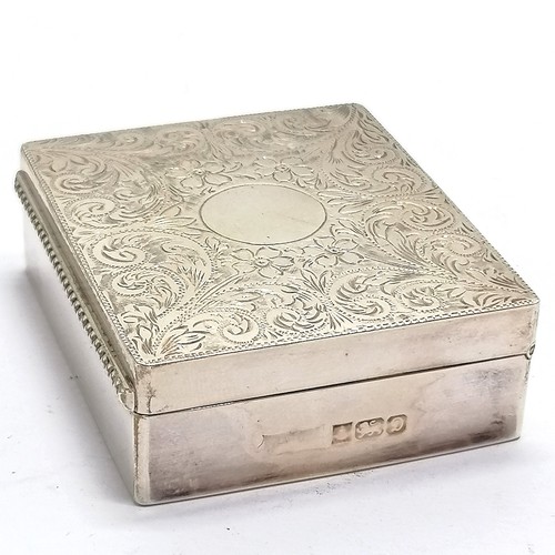 832 - Silver box with engraved decoration to lid - 6cm x 5cm x 2cm & 77g ~ marks rubbed