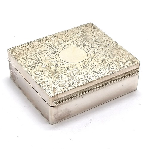 832 - Silver box with engraved decoration to lid - 6cm x 5cm x 2cm & 77g ~ marks rubbed