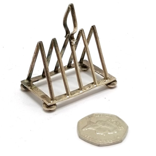 836 - 1938 Chester silver miniature toastrack by Adie Brothers Ltd - 5cm x 5.5cm high & 22g