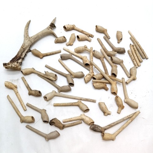 207 - Collection of antique clay pipes T/W an antler. All A/F