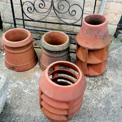 441 - 4 x chimney pots, tallest 53cm high