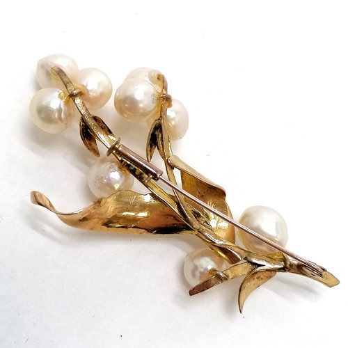 532 - 14ct marked gold pearl set sprig brooch - 6.3cm long & total weight 9.3g in original box (Mayai & Co... 