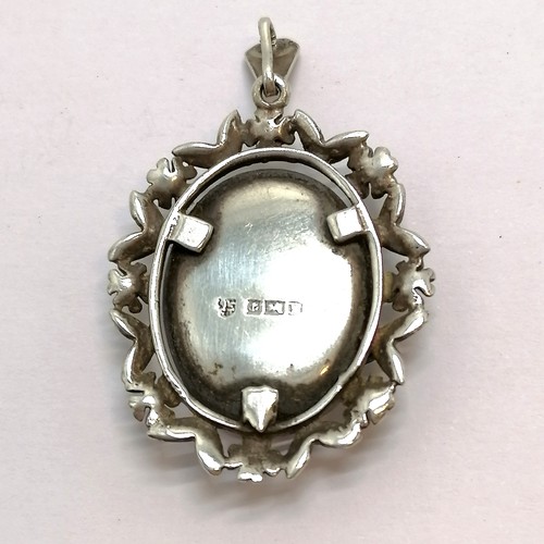 549 - Silver engraved pendant locket with floral border - 4cm drop & 7.8g total weight