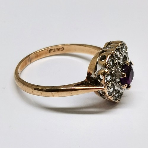 557 - 9ct hallmarked gold amethyst + white stone heart shaped cluster ring - size O½ & 2.9g total weight