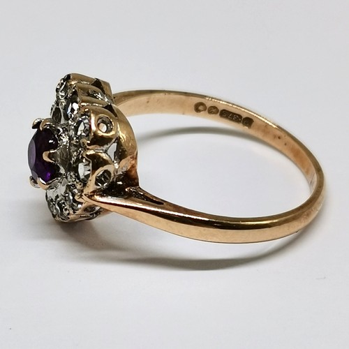 557 - 9ct hallmarked gold amethyst + white stone heart shaped cluster ring - size O½ & 2.9g total weight