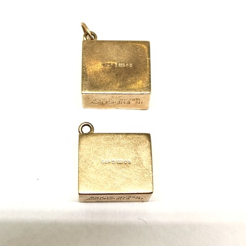 565 - 3 x 9ct gold banknote charms (2 x 10/- (1 dented) & 1 x £1) t/w silver gilt £1 banknote cylinder sha... 