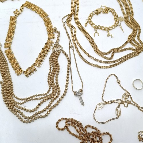 575 - Qty of gold tone jewellery inc necklaces etc - SOLD ON BEHALF OF THE NEW BREAST CANCER UNIT APPEAL Y... 