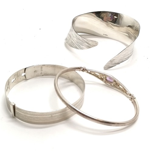 657 - 3 x silver bangles - stylised asymmetrical cuff, Charles Horner adjustable & amethyst set bangle - t... 