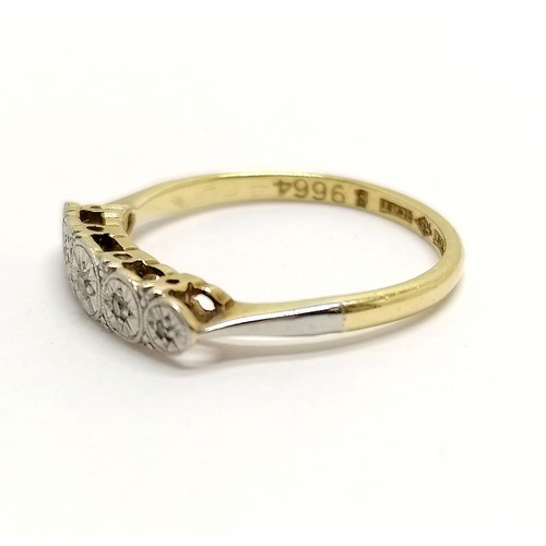 660 - Antique 18ct gold and platinum illusion set diamond (5) ring - size M½ & 2.2g total weight