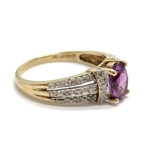 667 - 9ct hallmarked gold amethyst ring with triple diamond set shoulders - size S & 3.1g total weight