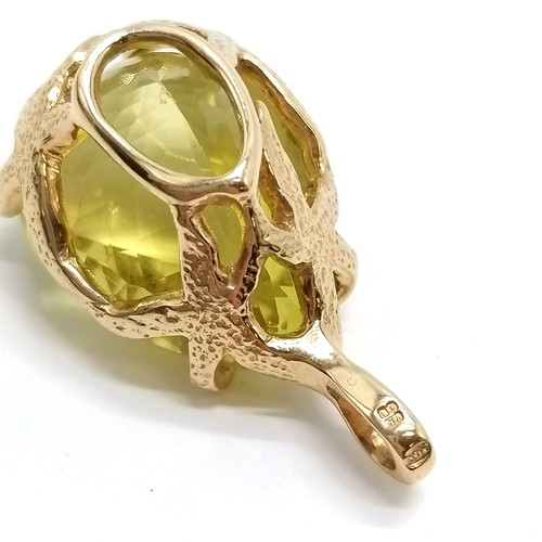 679 - 18ct hallmarked gold lime quartz pendant by RGL with starfish detail to reverse - 3cm drop & 11.8g t... 