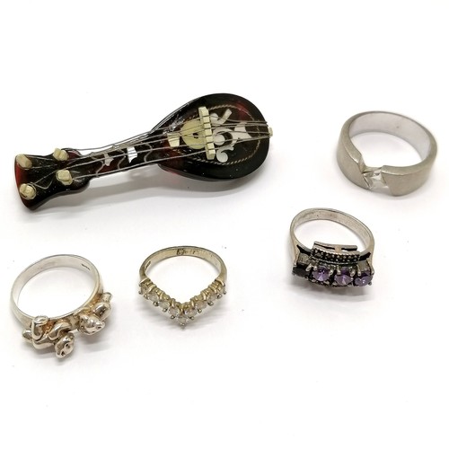 699 - Jewellery to include 4 silver rings inc. teddy bear, 4 stone amethyst, silver bracelet with Irish 3D... 