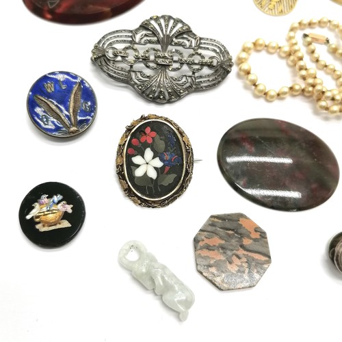 706 - Quantity of mostly antique jewellery incl. an unmarked gold mounted pietra dura brooch, slight losse... 