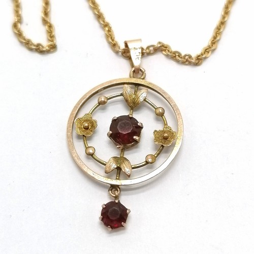 711 - Antique 9ct gold stone set pendant on 9ct marked chain, 40cm long, 4.7g total weight