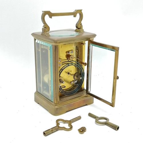 788 - Brass cased carriage clock with gong strike movement - 13cm high and has 2 keys - for spares / repai... 