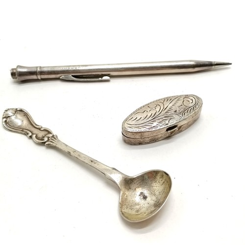 796 - Cased silver handled glove hooks, shoehorm (handle a/f), glove stretchers t/w Victorian silver condi... 