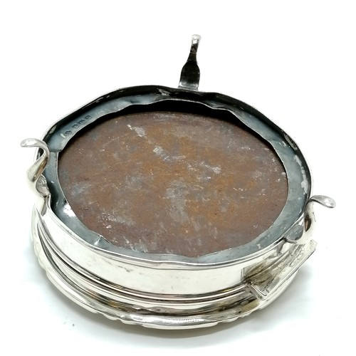 805 - Silver circular engine turned trinket box with loaded base - 10cm diameter & 83g silver weight ~ a/f