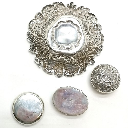 829 - 3 x silver hallmarked pill boxes (oval box is 800 silver, flat round box is by Adolph Barsach Davis)... 