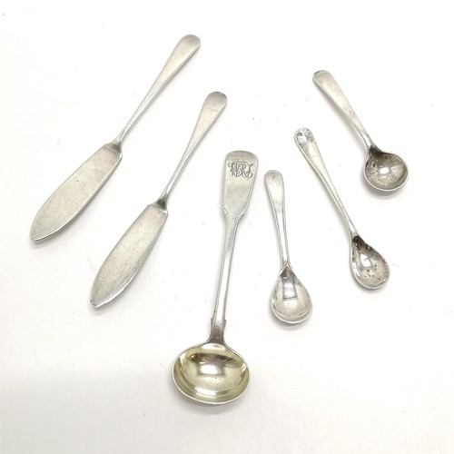 834 - 4 silver hallmarked condiment spoons, longest is Georgian (11cm) T/W 2 silver hallmarked butter kniv... 