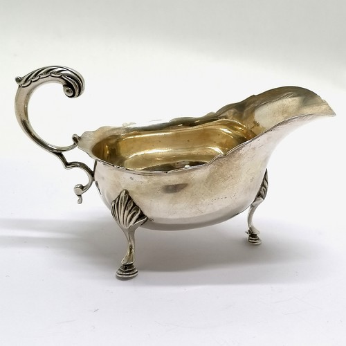 840 - Heavy gauge silver sauce boat on 3 hoofed feet by Herbert Charles Lambert & Co - 15cm & 169g. In goo... 