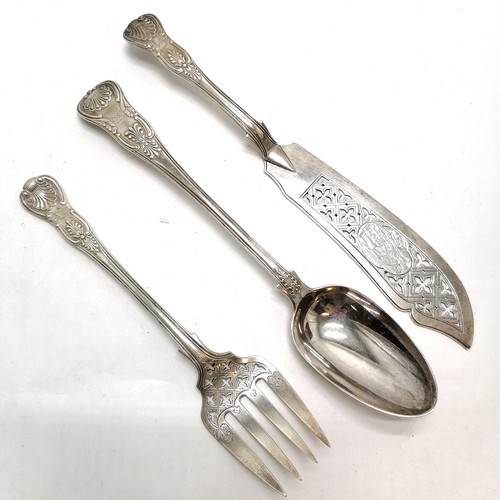 849 - Cased matched set of 3 x silver Victorian fish servers and William IV (& Mary) stuffing spoon (30cm)... 