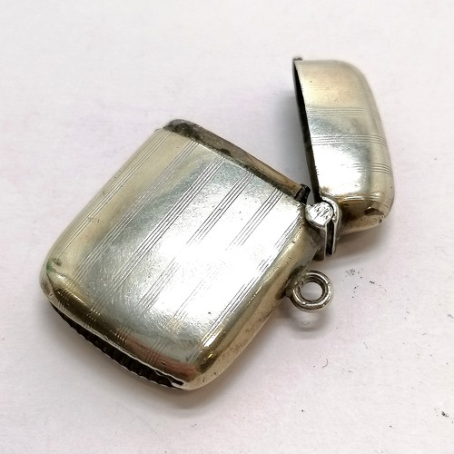 851 - Silver vesta case - 3.5cm x 2.5cm & 14.9g total weight ~ has wear to case and slight dents