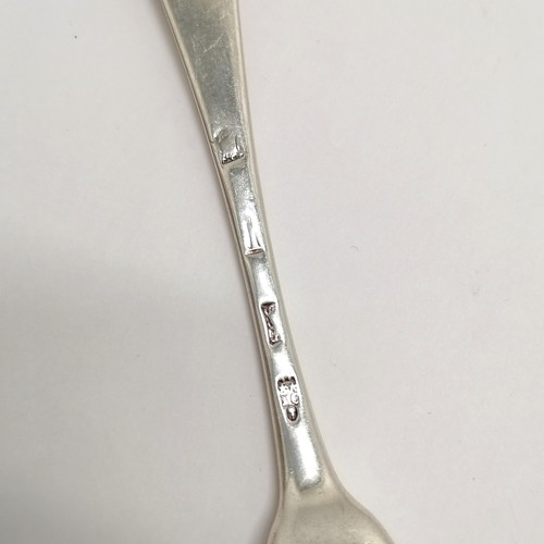 870 - 10 x mid 18th century sterling silver 3 pronged forks inc by Isaac Callard - 16cm long & 346g