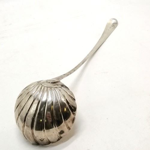 888 - George III silver hallmarked soup ladle London 1786 by George Smith 34cm long 139g - Has split and d... 