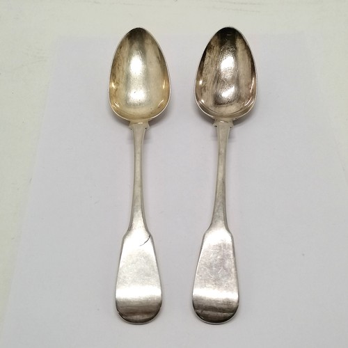 890 - Pair of Georgian Scottish silver fiddle pattern table spoons Edinburgh 1822 by Andrew Wilkie 23cm lo... 