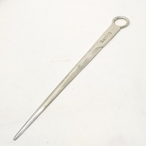 895 - Silver hallmarked meat skewer Sheffield 1977 in original box 20cm long 32g- No obvious damage