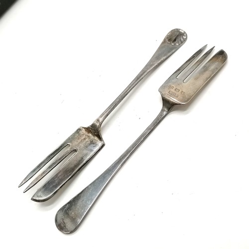 902 - Cased set of 6 silver hallmarked pastry forks Birmingham 1928 by A J B, 11cm long 54g