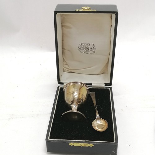 926 - Cased silver egg cup (6.5cm) & spoon set - 37g total ~ slight mark to case otherwise no obvious dama... 