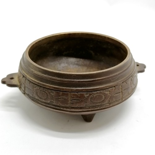 45 - Antique Chinese bronze censer / pot on 4 feet - 9.5cm diameter