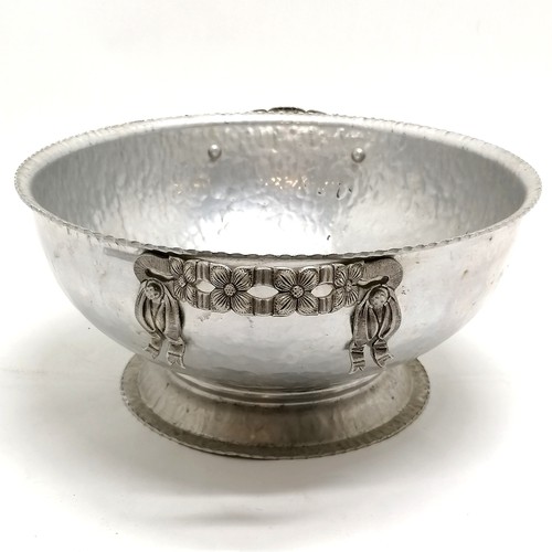 90 - Rodney Kent aluminium hand wrought bowl #415 with ribbon design handles - 27cm diameter