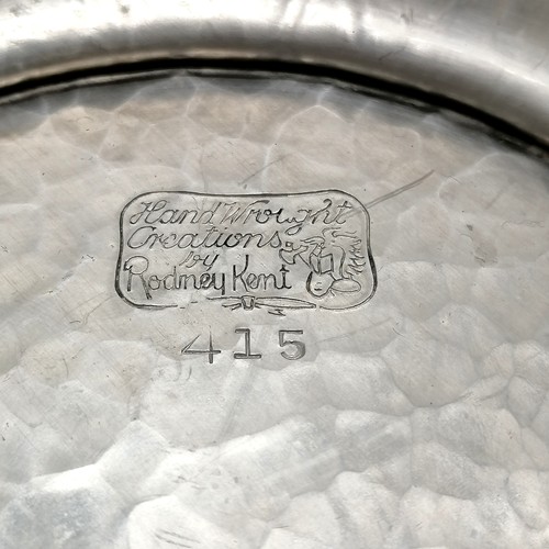 90 - Rodney Kent aluminium hand wrought bowl #415 with ribbon design handles - 27cm diameter