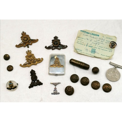 105 - Qty of militaria inc badges, silver sweetheart badge, silver vesta case (6cm x 4cm & 35g total weigh... 