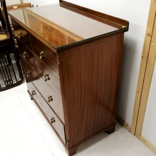 333 - Mahogany chest of two short and three long graduated drawers, on bracket feet, with glass top, 92 cm... 