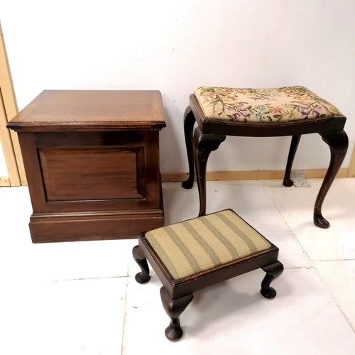 340 - Mahogany commode, with ceramic liner 49 cms in width, 46 cms in height, 43 cms in depth t/w dressing... 