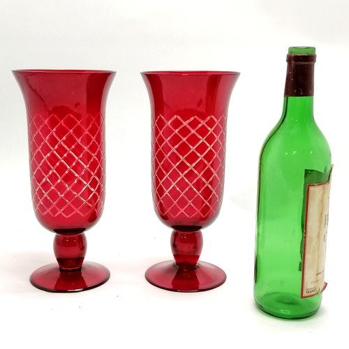 369 - Contemporary pair of ruby glass decorative vases with crosshatched detail - 25cm high