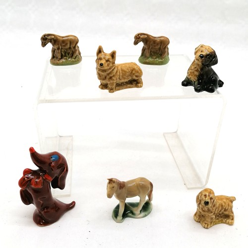 429 - Six Wade whimsies, to include Corgi, Spaniel etc, t/w Begging Dog. 7 cms high