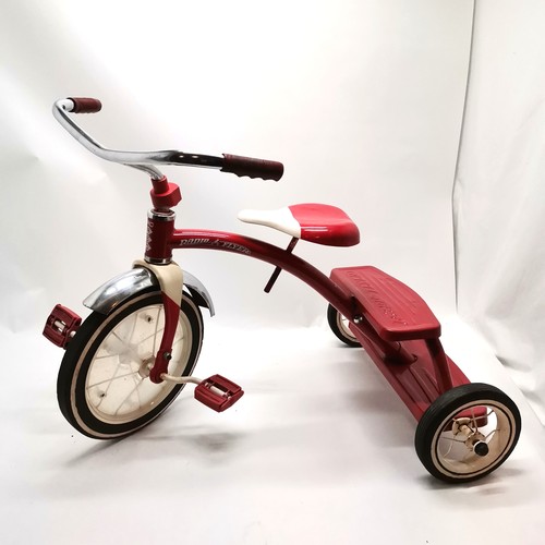 450 - Vintage Radio Flyer red and cream tricycle MD221. 53cm x 75cm. In overall good used condition.