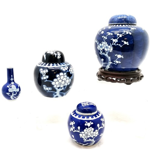 31 - Chinese blue and white prunus ginger jar, cover complete with hardwood stand, 18 cm high, 16 cm diam... 