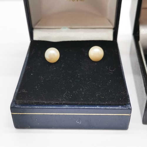 686 - 3 x pairs of 9ct gold earrings - diamond (total diameter inc mount 3.9mm), pearl & opal - total weig... 