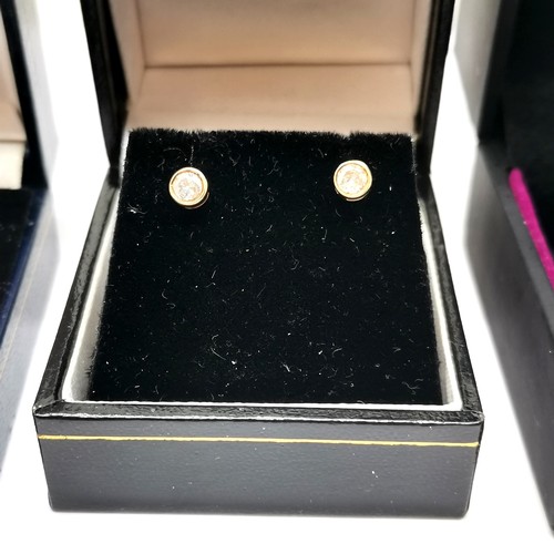 686 - 3 x pairs of 9ct gold earrings - diamond (total diameter inc mount 3.9mm), pearl & opal - total weig... 