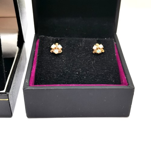 686 - 3 x pairs of 9ct gold earrings - diamond (total diameter inc mount 3.9mm), pearl & opal - total weig... 